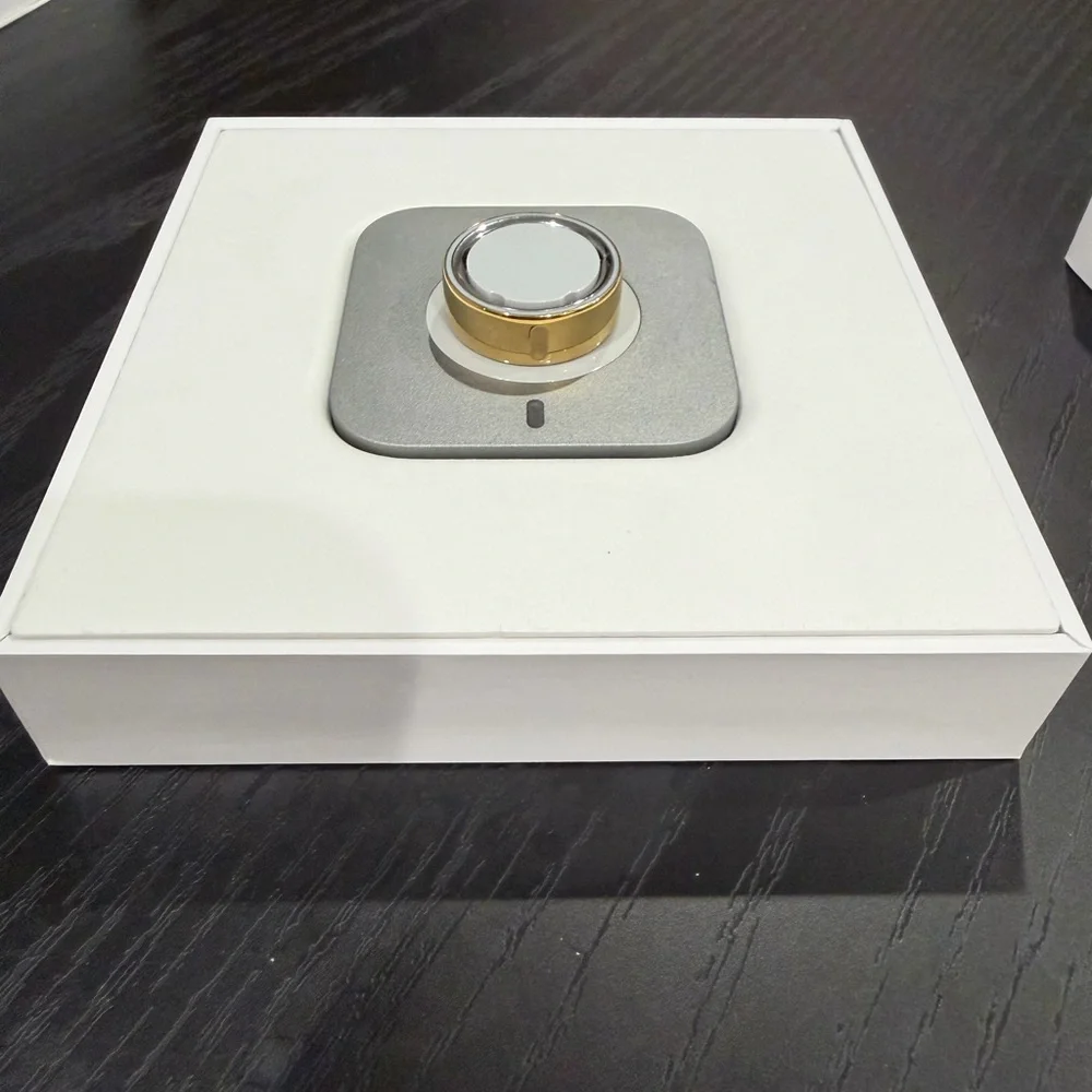 Oura Ring 4 in Elegant Gold